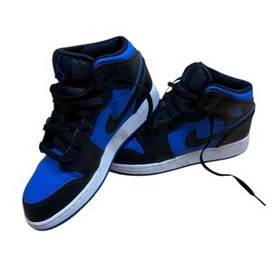 Kids Blue and Black sneakers Mid Air Jordan Varsity Blue